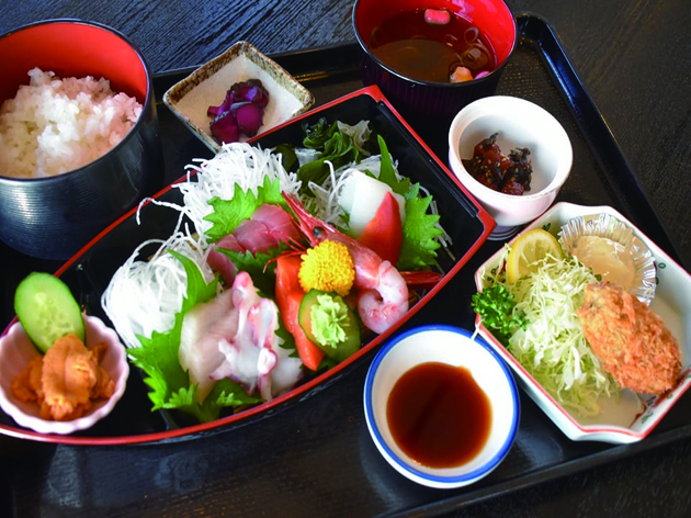 昼食：松島観光物産館／舟盛り膳（イメージ）
