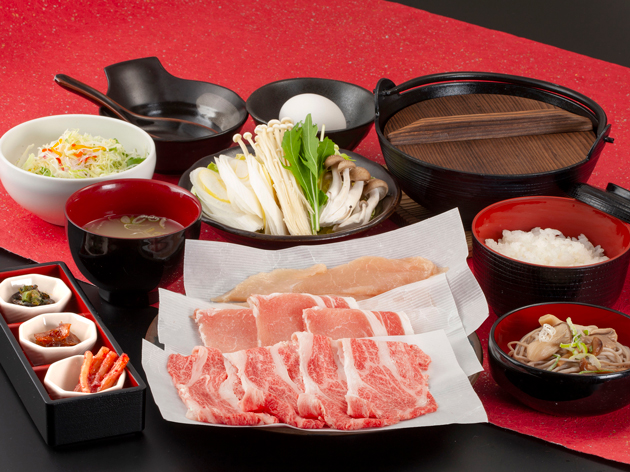 2日目昼食：ビアンデさくら亭／3色鍋すき焼き（イメージ）