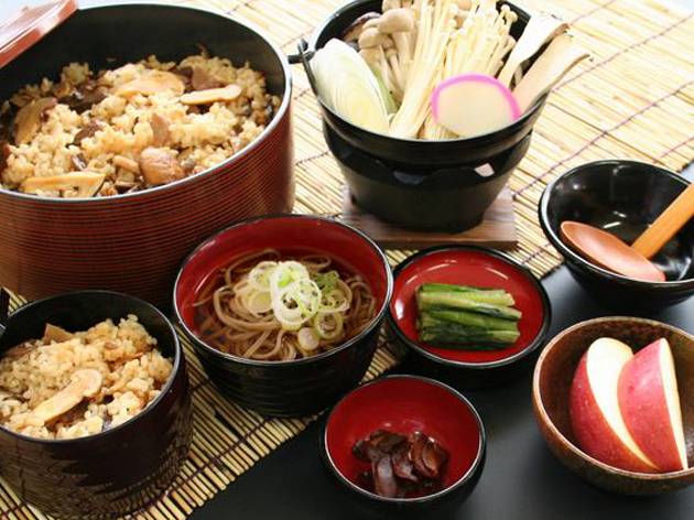 1日目昼食：信州フルーツランド信州中野インター店／信州きのこ鍋と松茸御膳食べ放題（イメージ）