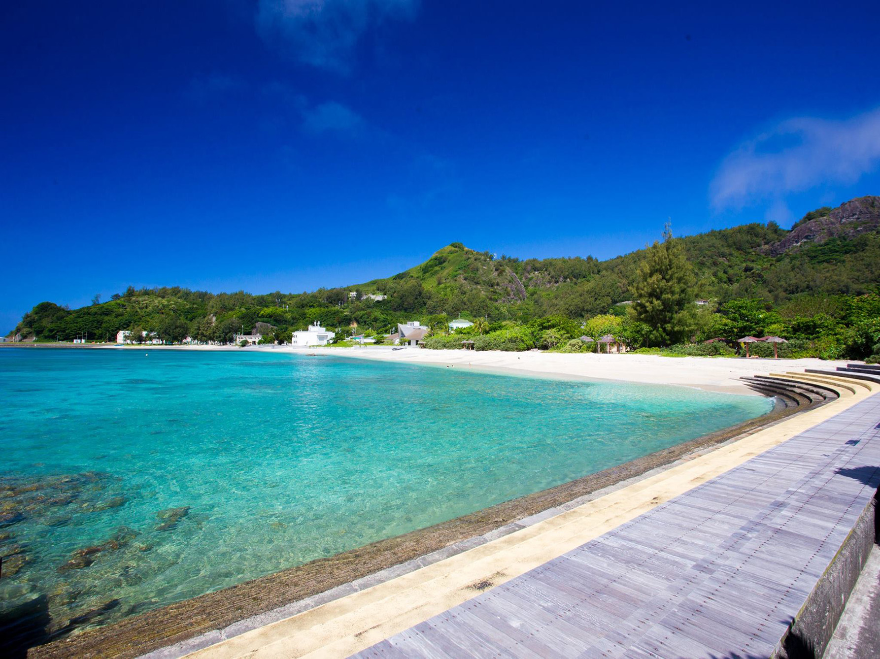 提供：小笠原村観光局／父島　大村海岸（イメージ）