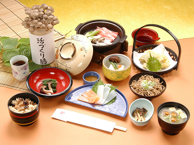2日目昼食：きのこむら深山／きのこ活づくり御膳