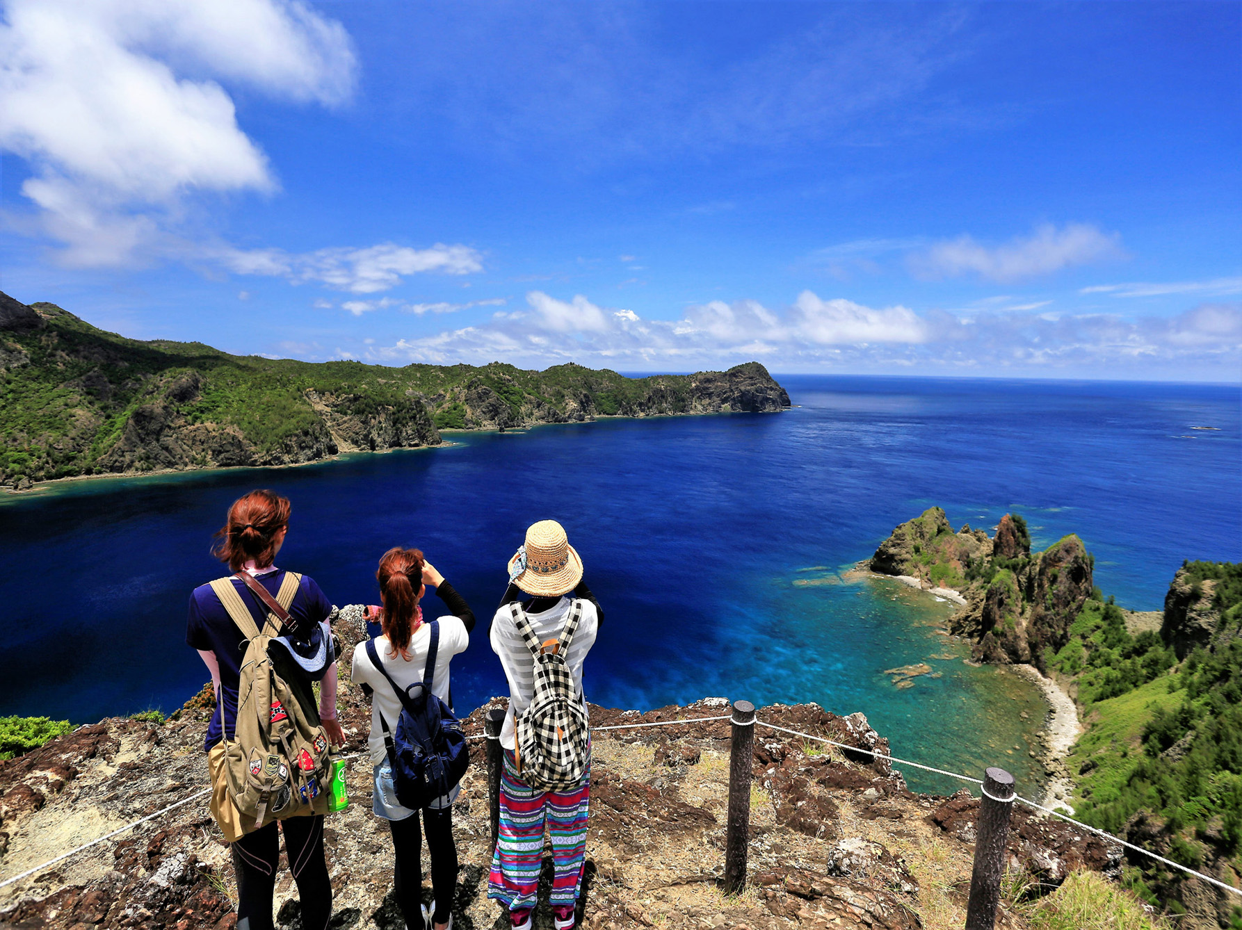 提供：小笠原村観光局／父島 長崎展望台（イメージ）