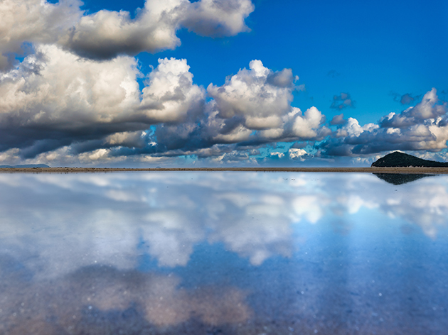 南米ボリビアのウユニ塩湖のような風景（イメージ）