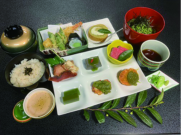 昼食：割烹善蔵／村上茶づくし特製ランチ