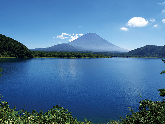 本栖湖と富士山（イメージ）