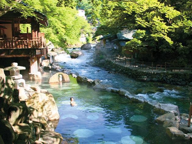 提供：宝川温泉・汪泉閣/混浴露天風呂子宝の湯（イメージ）