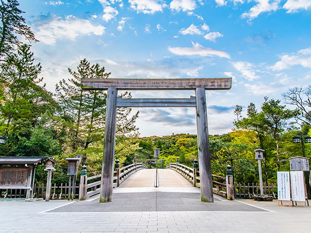 ［写真素材］三重県 伊勢神宮・内宮（正面鳥居と宇治橋）_素材番号：77921521