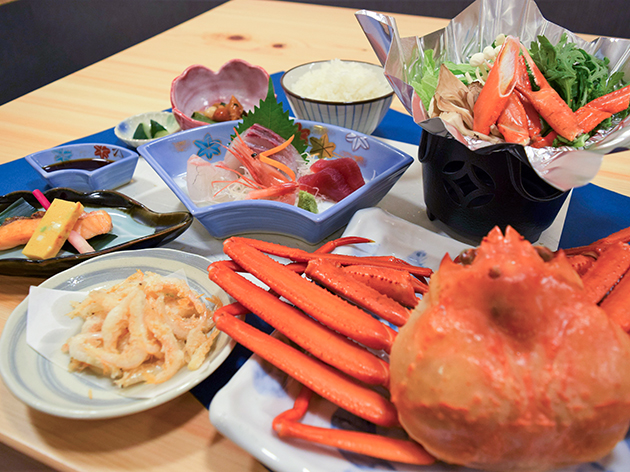 1日目昼食：新湊きっときと市場/かに会席