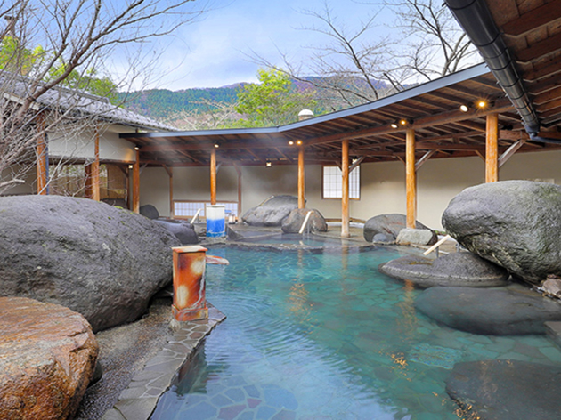 あつみ温泉「萬国屋」：1階露天風呂　庭園さくらの湯（イメージ）